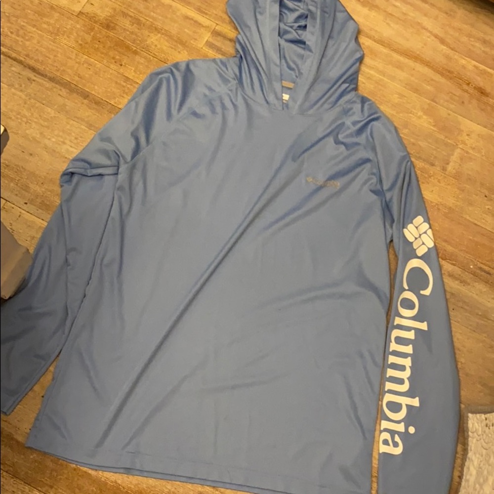 Men’s Columbia shirt